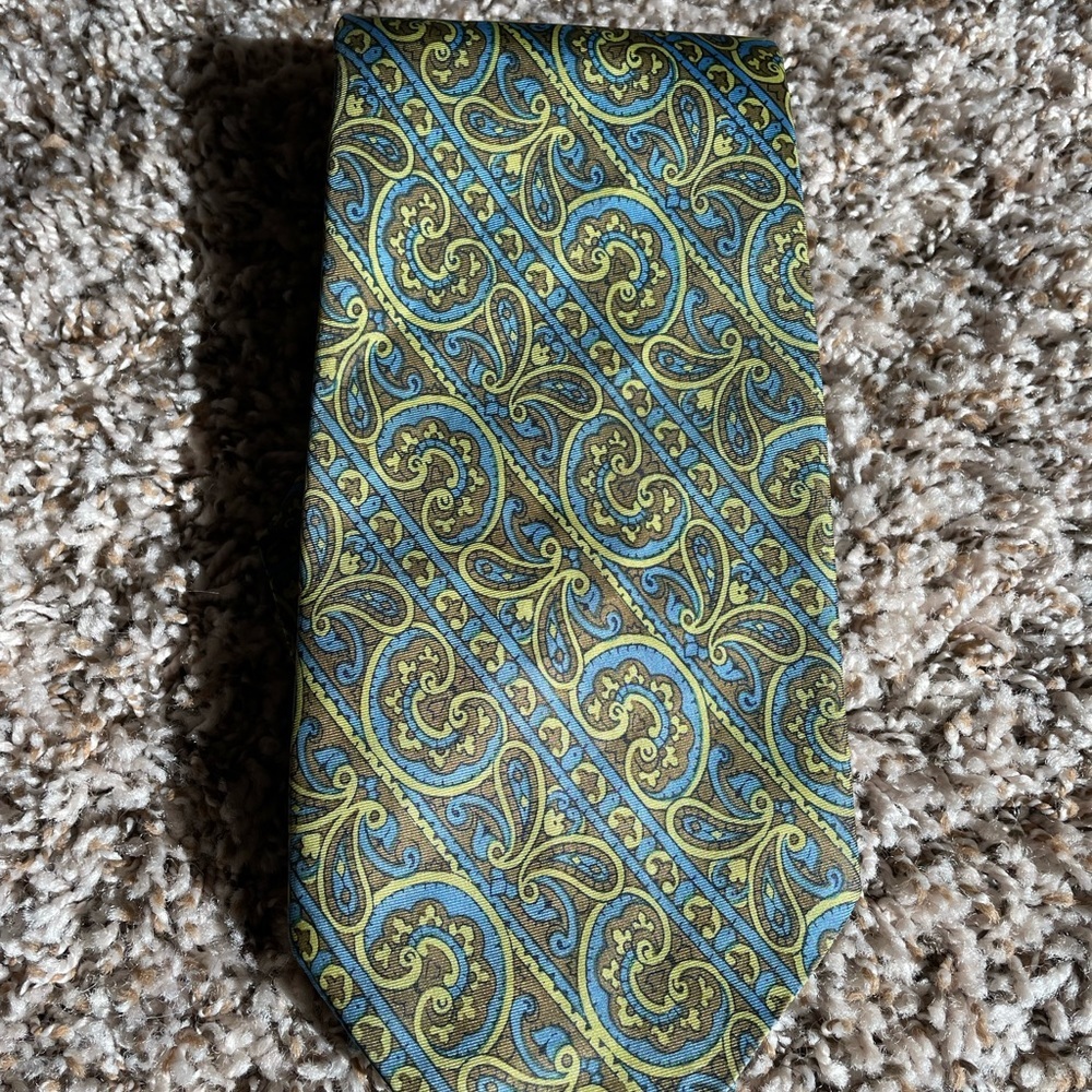 Sears the men’s store green paisley tie